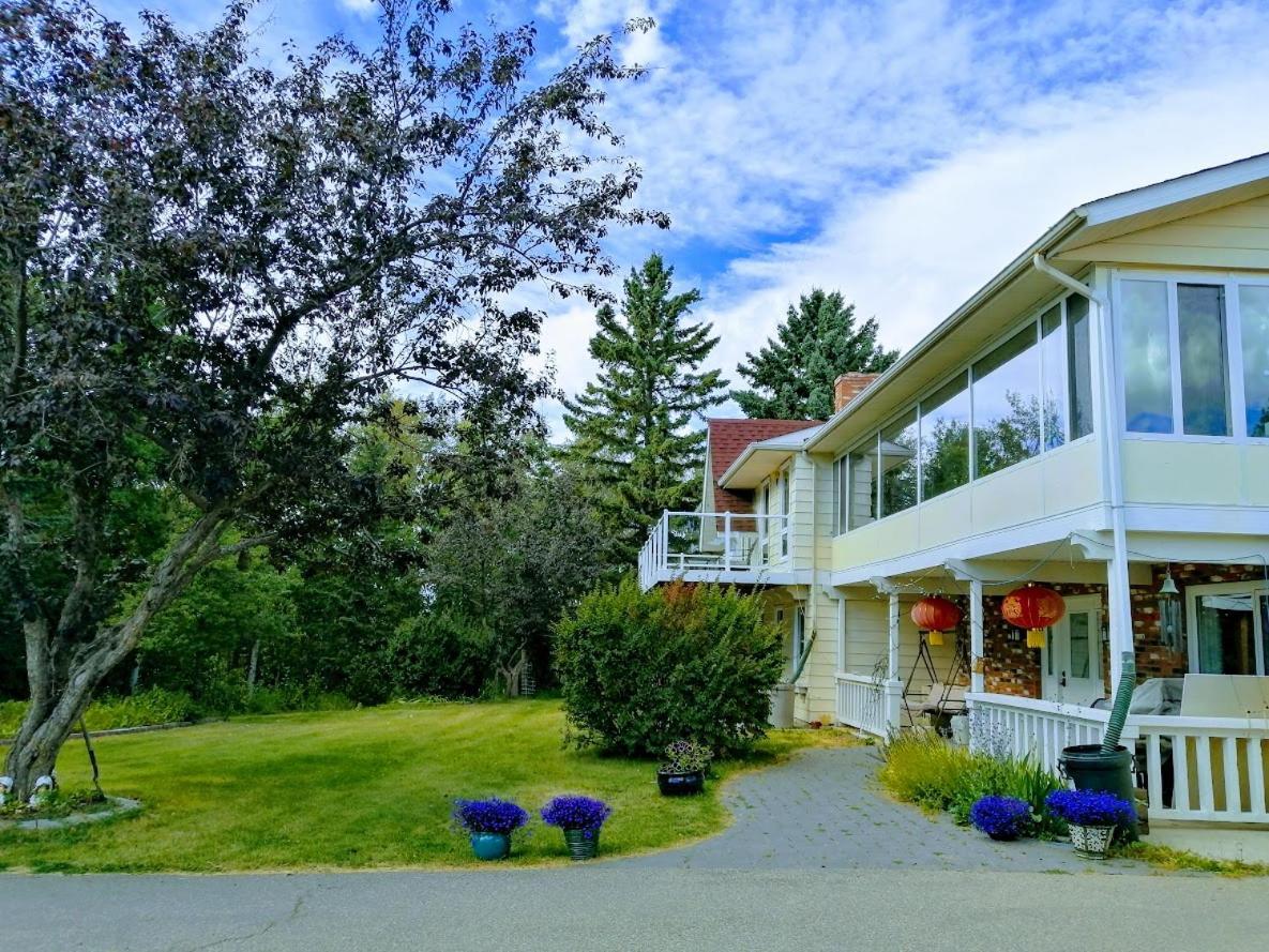 Green Village B&B Calgary Exterior photo